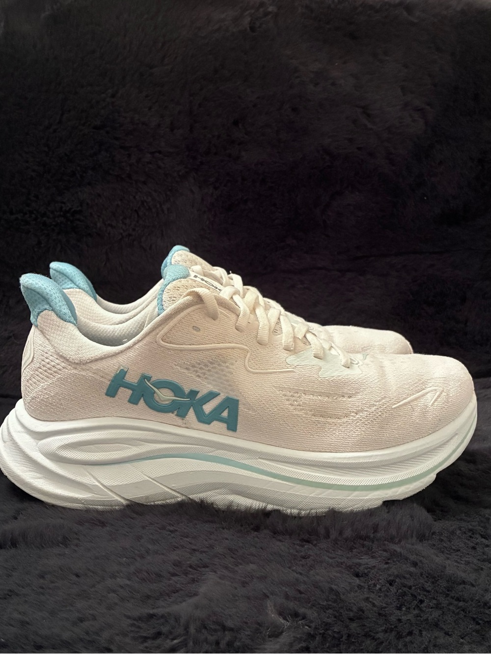 Hoka Clifton 10 Women's size 8B White/Cielo Blue